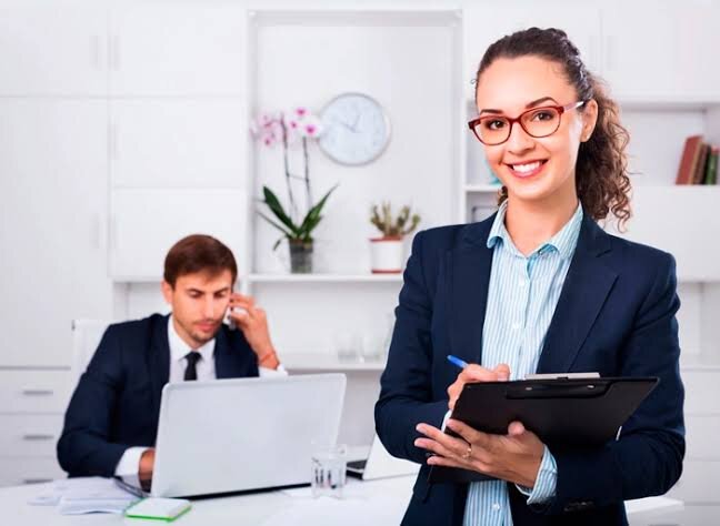 Receptionista, asistent manager